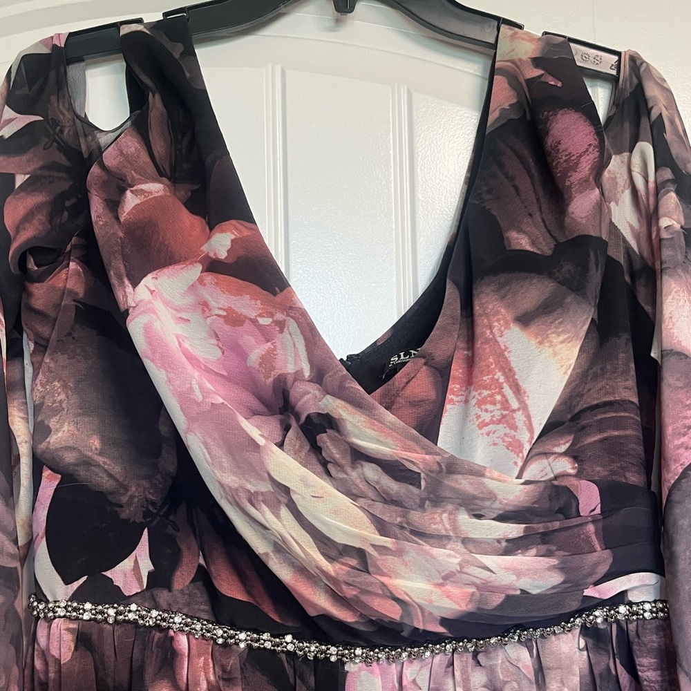 Beautiful special occasion / wedding guest dress